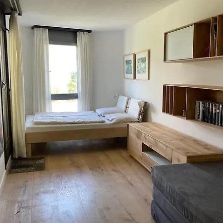 Im 4-sterne Ueber Interlaken-thunersee Apartment Sundlauenen